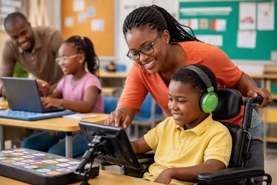 smart classroom solutions UAE - digital classroom solutions - modern classroom design UAE - smart classroom integrator Abu Dhabi - modern classroom setup